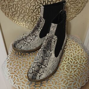 🟤 Boutique by Corkys Boot